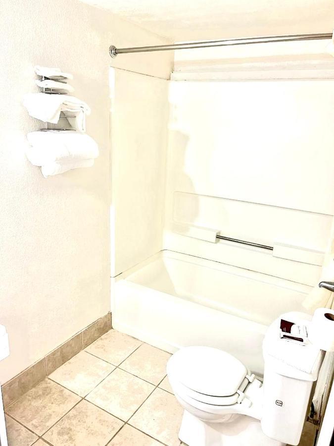 Vento Hotel ハッチンソン エクステリア 写真